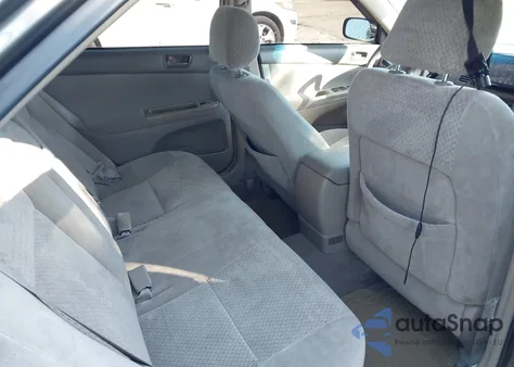 2004 Toyota Camry Le z USA, uszkodzony, nr VIN 4T1BE32K94U935179